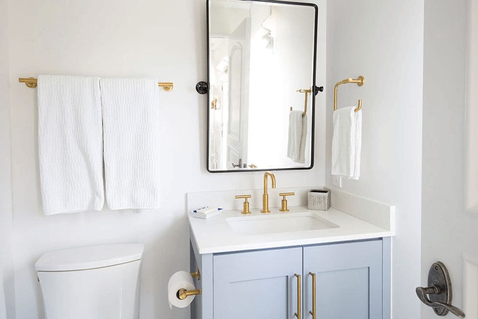 brass-fixtures-in-bathroom
