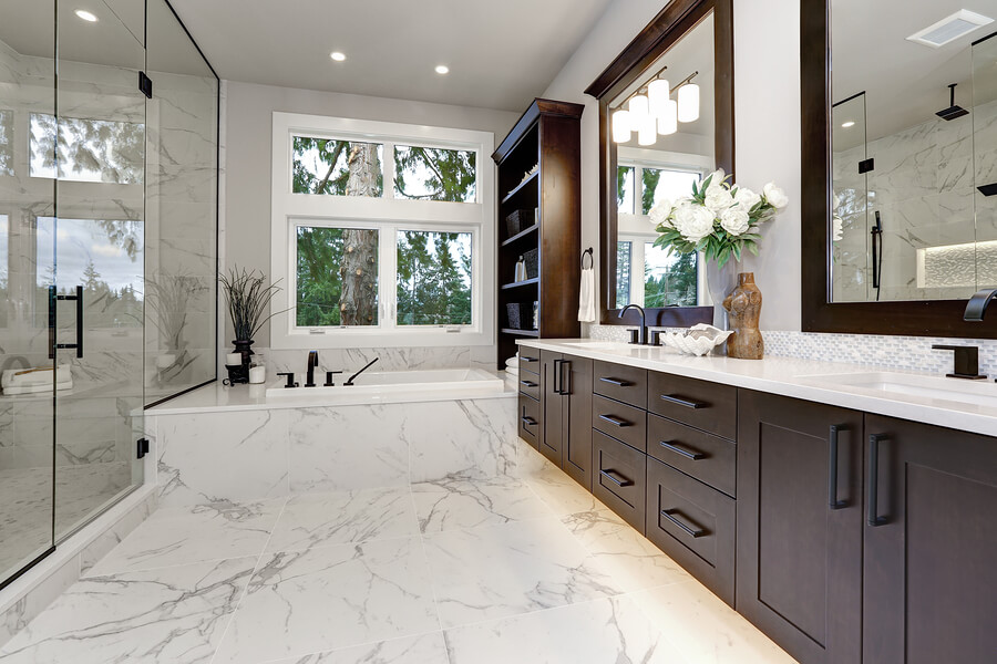 https://oneweekbath.com/wp-content/uploads/2019/08/darkwood-luxury-bathroom.jpg