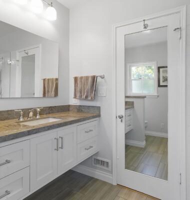 bathroom lighting fixtures over mirror