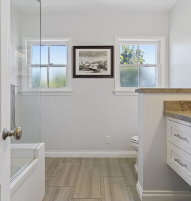 modern bathroom decoration in california